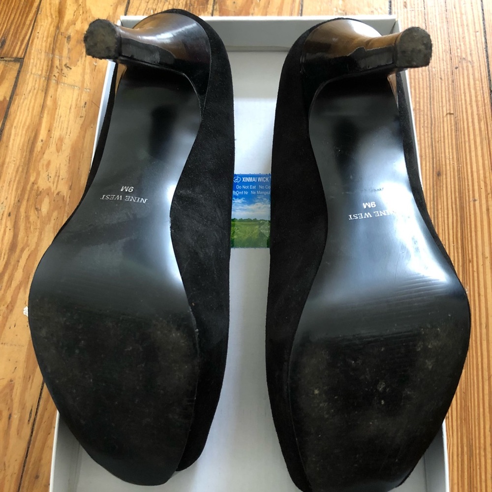 Peep toe shoes